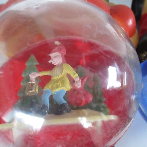 Santa Claus and Frosty the Snowman 1950s Vintage Christmas Snow Globes - Picture 6 of 7